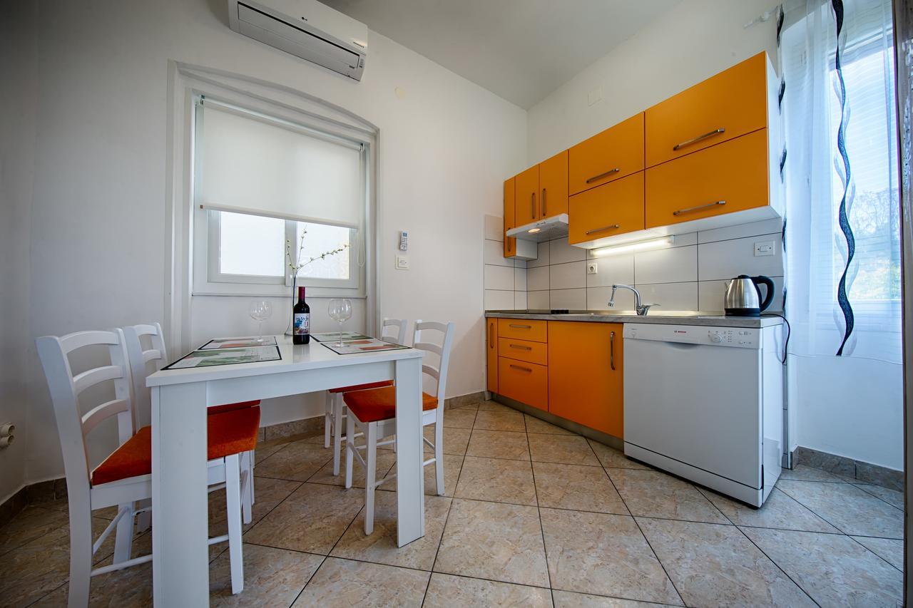 Apartment Jure Vis Eksteriør bilde